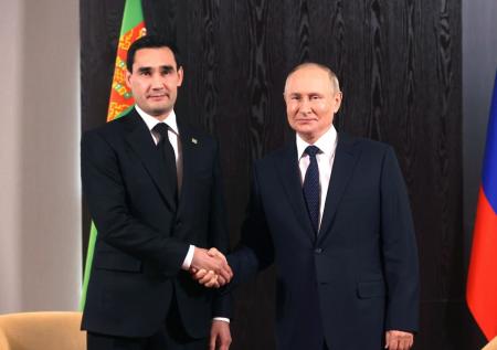 Президент Туркмении потерял речь рядом с Путиным на саммите ШОС