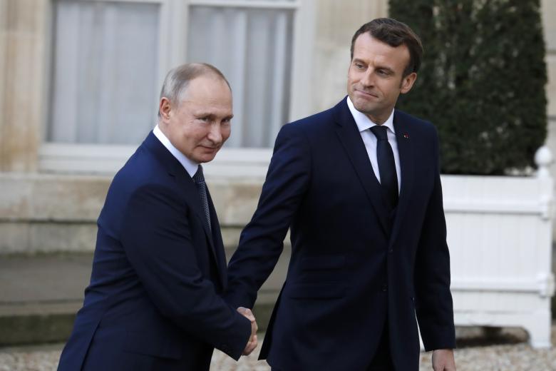 Владимир Путин и Эммануэль Макрон