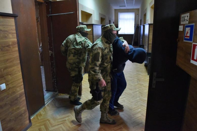 Конвоирование задержанного наёмника. ДНР