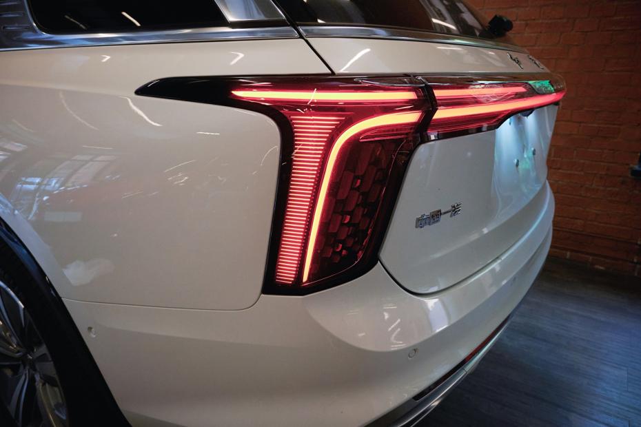Hongqi E-HS9