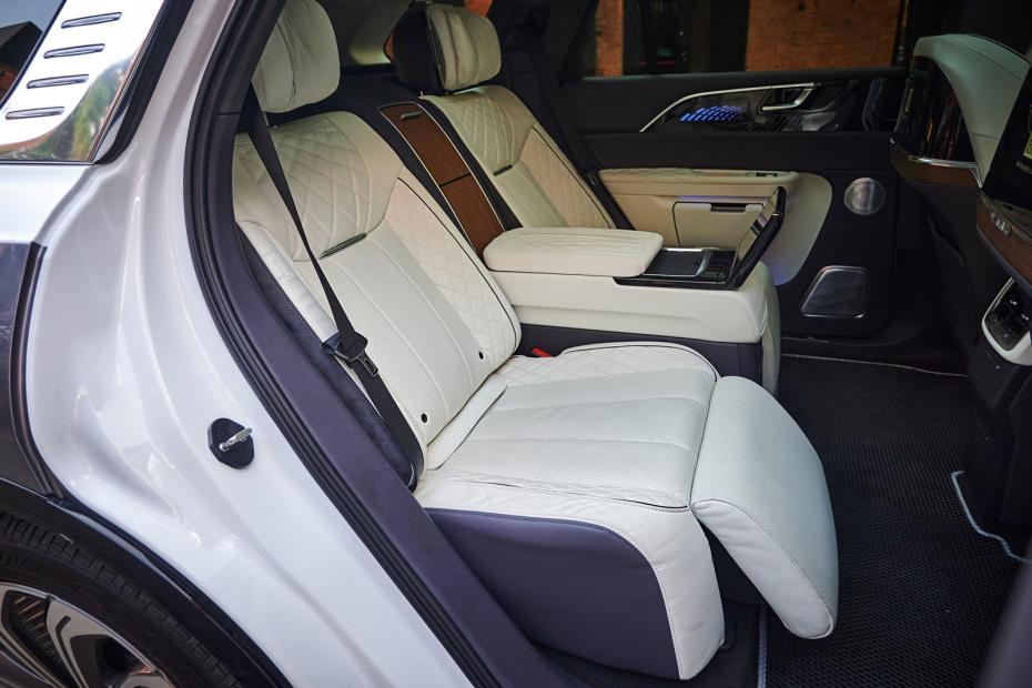 Hongqi E-HS9