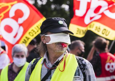 Беспорядки начались на акции «жёлтых жилетов» в Париже