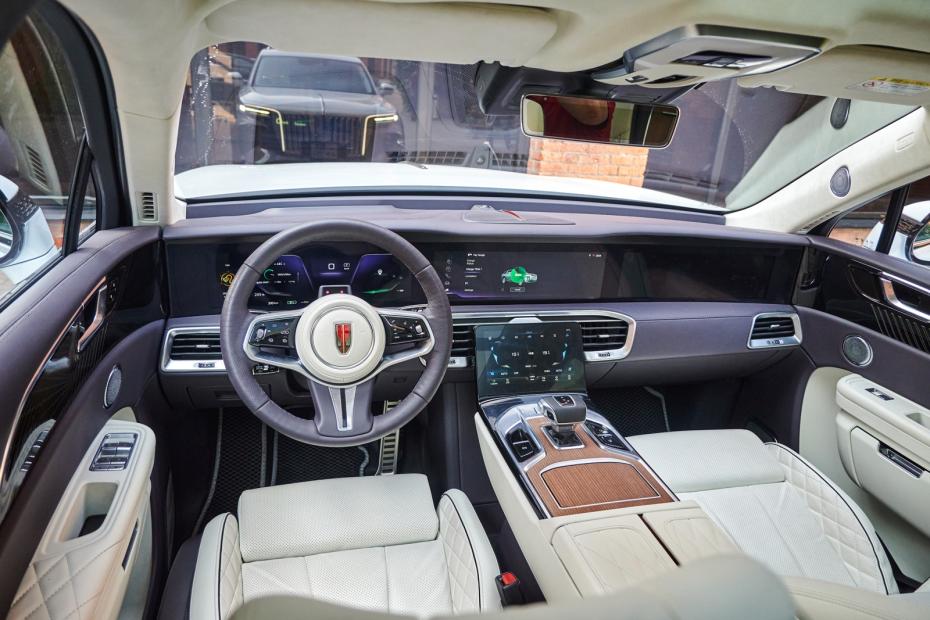 Hongqi E-HS9