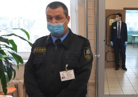 Минпросвещения потребовало усилить безопасность всех школ страны
