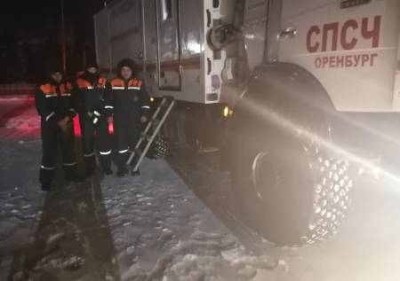 В Оренбуржье более 100 человек оказались заблокированы в снежном плену