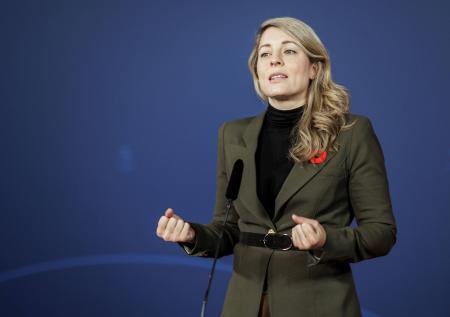 Глава МИД Канады Жоли подтвердила вызов российского посла Степанова