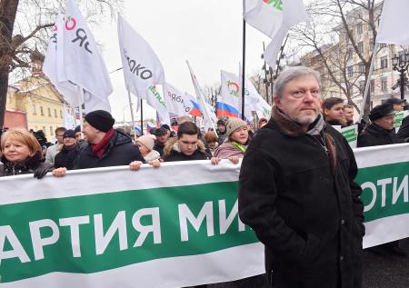 Кто кого: Явлинский против Навального