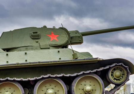 Украина решила бороться с «наследием СССР», отправляя его на фронт