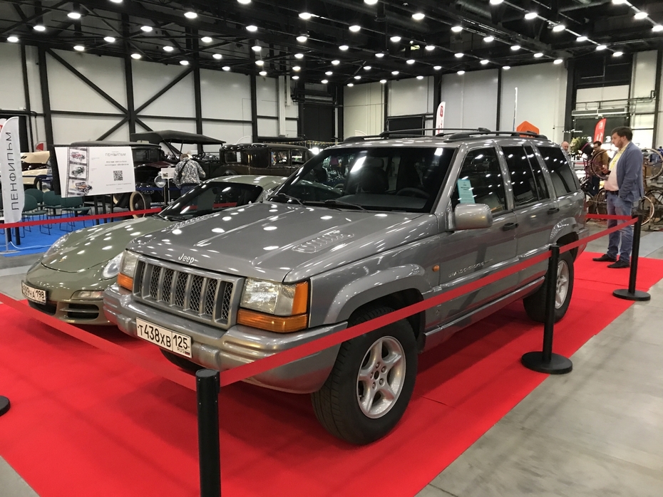 Автомобиль Jeep Grand Cherokee Limited 5.9