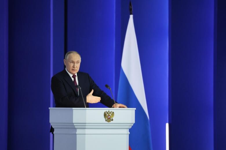 Президент РФ Владимир Путин выступает с ежегодным посланием Федеральному собранию
