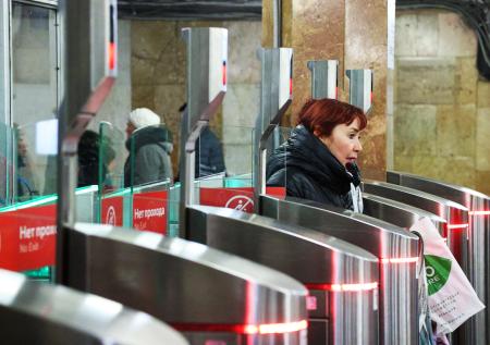 На нескольких станциях московского метро пропало электричество