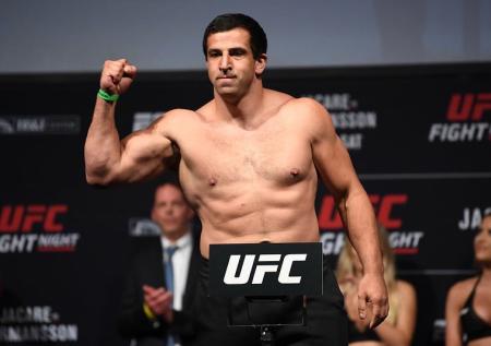 Ветеран UFC Смоляков сразится с бойцом, проигравшим все 15 поединков