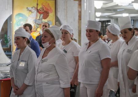 Мурашко призвал увеличить число медиков в новых субъектах России