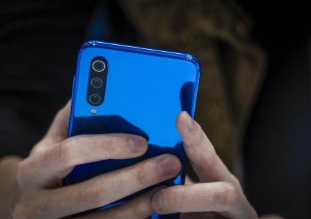 Xiaomi разрабатывает смартфон с подэкранной камерой