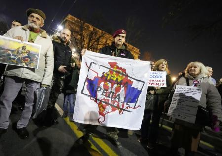 Протесты в Белграде: Сербия между западным молотом и русской наковальней