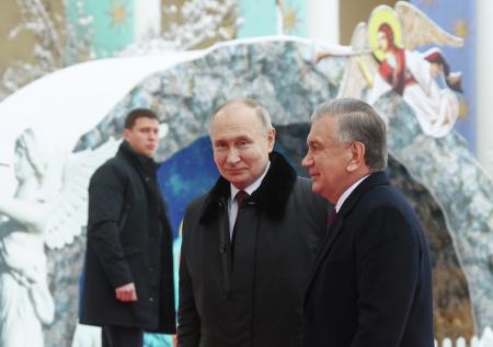 Неформальная встреча глав стран СНГ началась в Петербурге с колядок