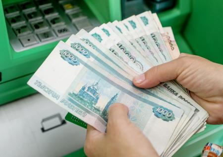 Госслужащие станут получать больше денег по указу Путина