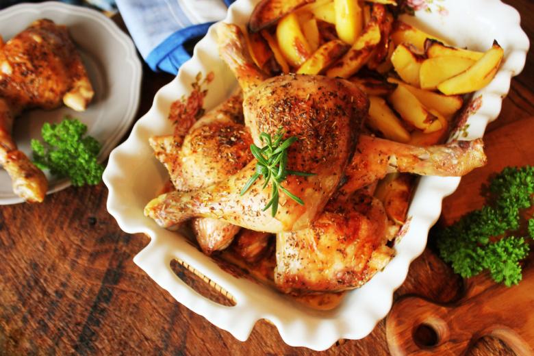 Куриные ножки с картошкой в духовке: очень вкусное блюдо