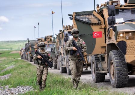Yeni Şafak: Турция перенесла операцию в Сирии на день из-за США
