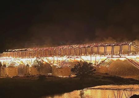 В Китае сгорел мост, построенный более 900 лет назад