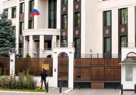 Сотрудника посольства России в Молдавии признали персоной нон грата