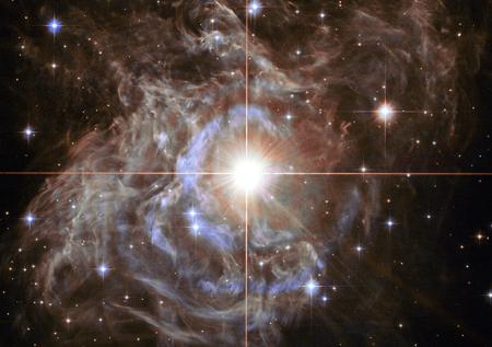 Телескоп Hubble сделал снимок суперзвезды в форме венка