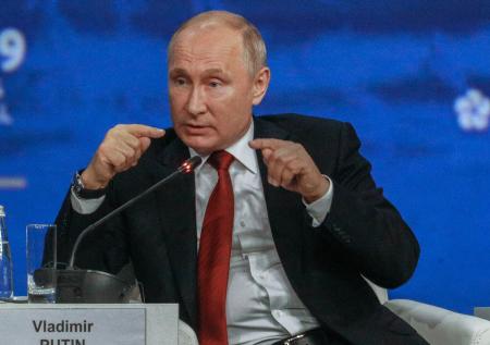 Путин: критика в отношении власти необходима