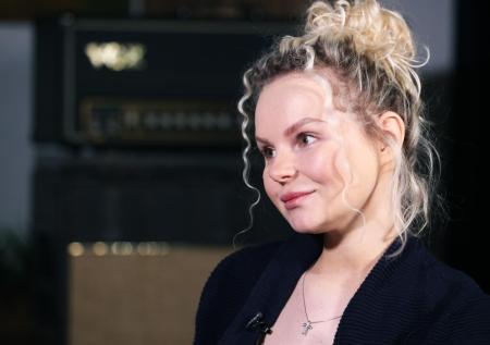 Певица Вокс рассказала, кто выиграет от сотрудничества Шнурова и Инстасамки