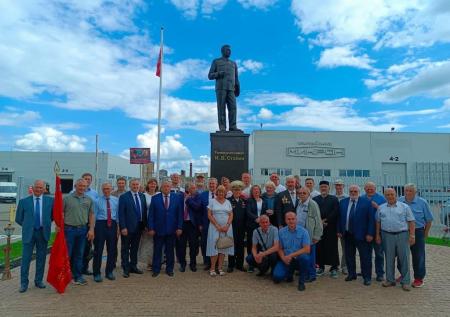 РПЦ проверит священников, открывших памятник Сталину