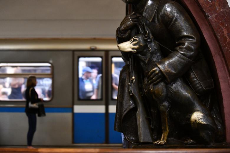 Станция метро «Площадь Революции»