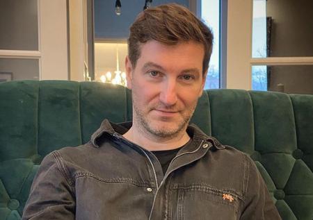 Журналист RT Антон Красовский встретил суперливень в Москве полуголым