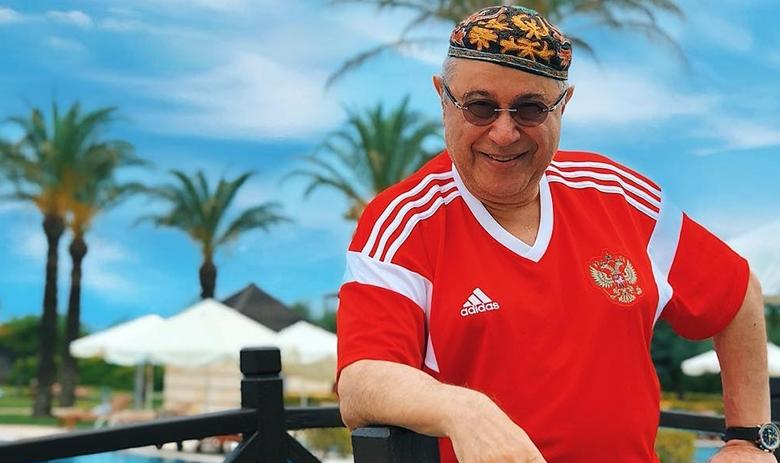 Юморист Евгений Петросян