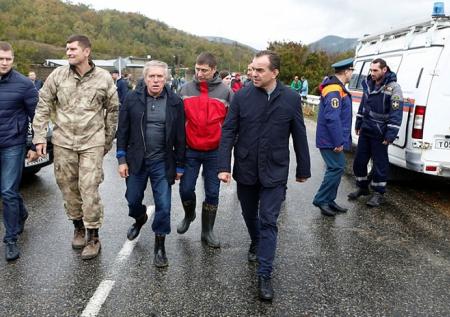 Глава МЧС осмотрел затопленные районы Кубани