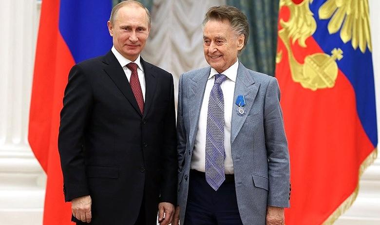 Президент РФ Владимир Путин и поэт Андрей Дементьев