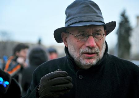 Акунин похвалил коллег, уехавших из России
