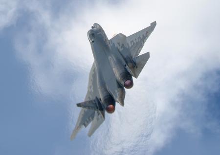Летчик-испытатель раскрыл, сложно ли управлять истребителем Су-57