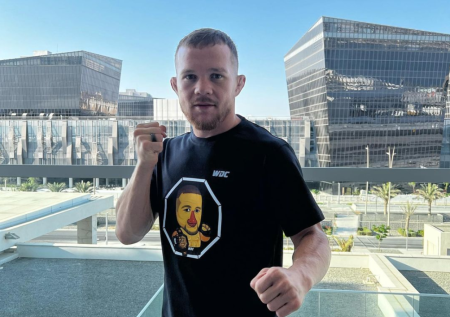 Пётр Ян выиграл у Кори Сэндхагена и стал временным чемпионом UFC