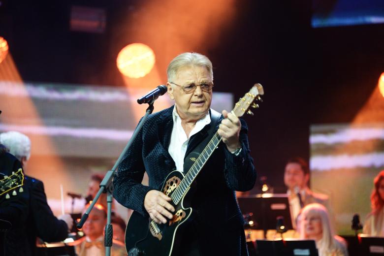 Юрий Антонов