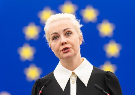 Звездный адвокат раскрыл, при каких условиях Навальную выдадут России
