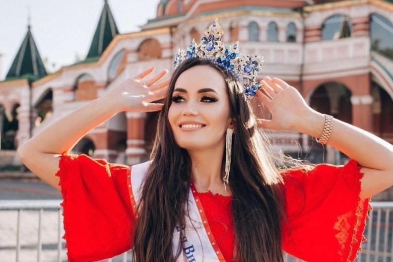 Елена Максимова