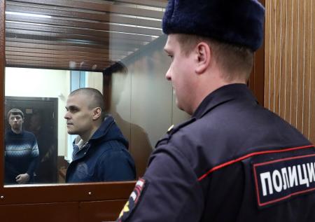 «Показал непристойные жесты и скрылся в толпе»