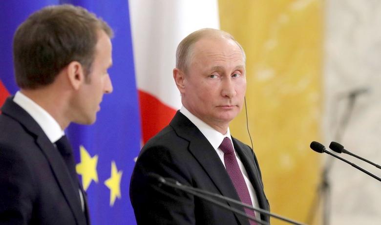 Президент РФ Владимир Путин с президентом Франции Эммануэлем Макроном