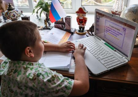 Тюменских школьников переведут на дистант