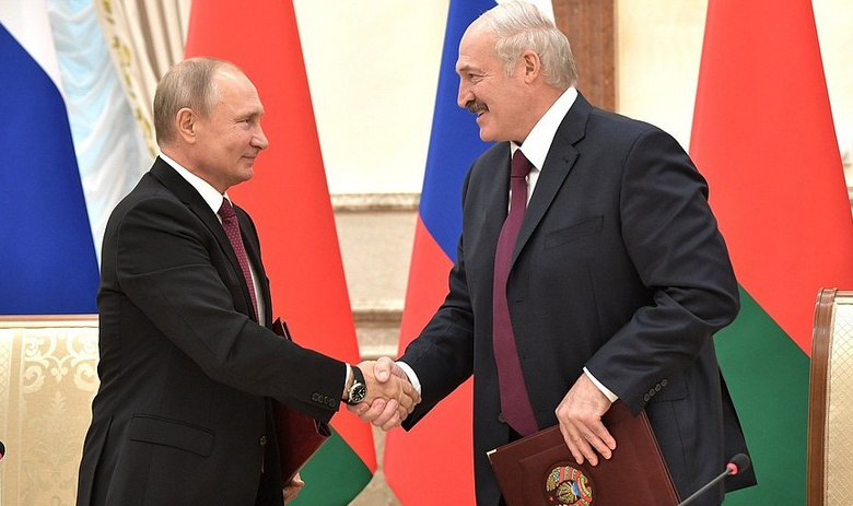 Президент РФ Владимир Путин и президент Республики Беларусь Александр Лукашенко