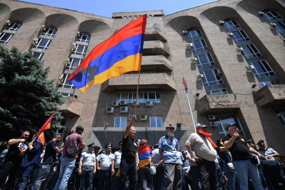 Участники акции оппозиции в Ереване