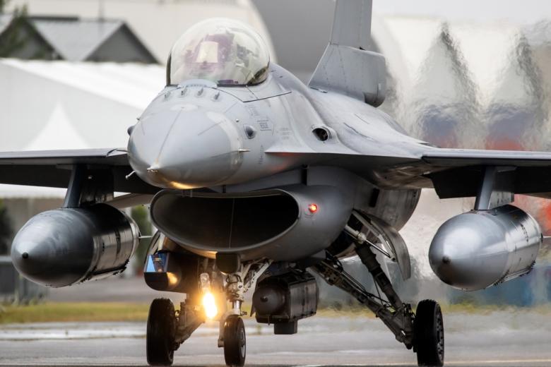 Истребитель F-16