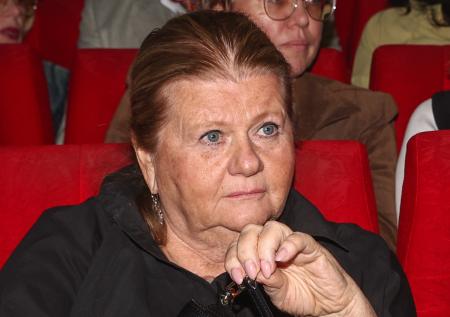 Сын Муравьевой ответил на слухи о госпитализации актрисы