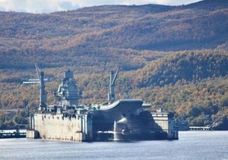 Во время ремонта «Адмирала Кузнецова» затонул плавучий док