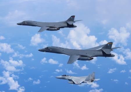 В США озвучили, что намерены делать бомбардировщики B-1B у границ с РФ