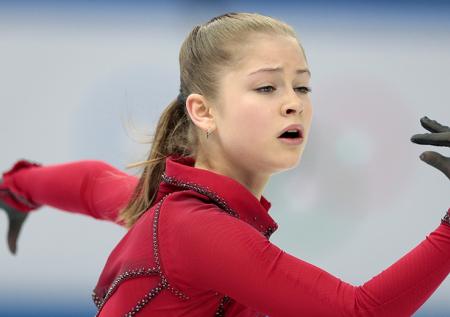Олимпийская чемпионка Липницкая празднует день рождения